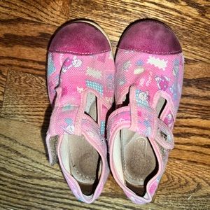 Girl European Anatomic indoor shoes size 25 (us size 8.5-9)